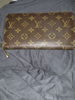 Louis Vuitton Monogram Zippy Wallet - Brown/Gold
